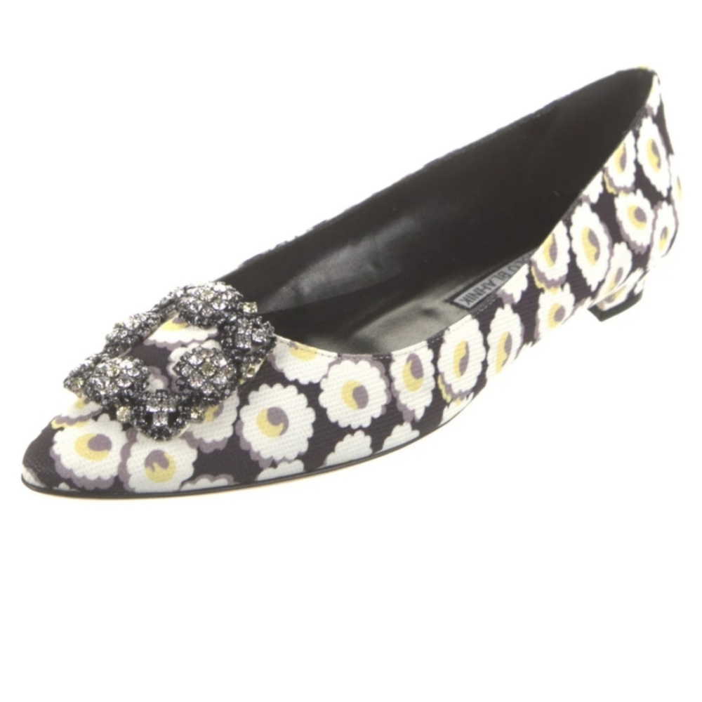Gorgeous Manolo Blahnik Hangisi floral flats. Sz 38.5 White black yellow Floral